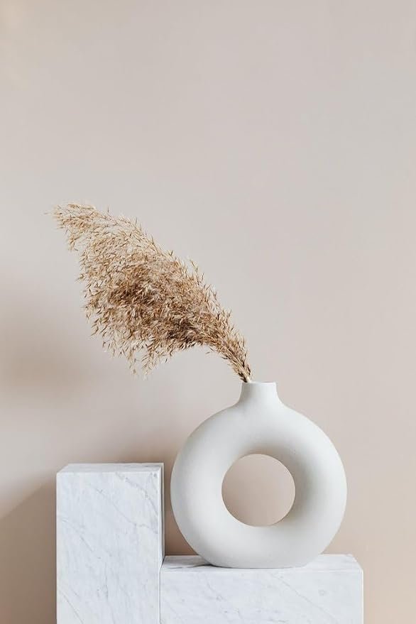 Modern Ceramic Donut Ring Flower Vase 15 cm White Minimalist Round Hollow Design Decorative Pot for Living Room Table Centerpiece